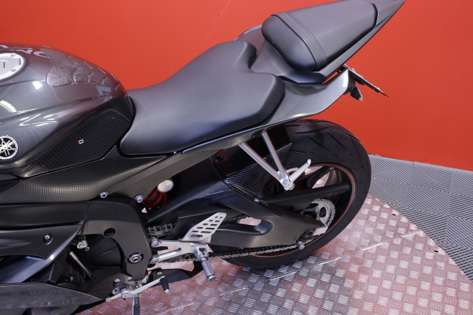 Yamaha - YZF-R6 - // Suomipyörä / Huoltokirja / SC slipari // - Moottoripyörä