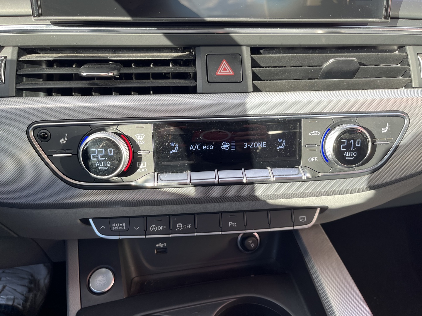 Audi - A4 - Sedan Progress 35 TFSI 110kW MHEV S tronic - Sedan