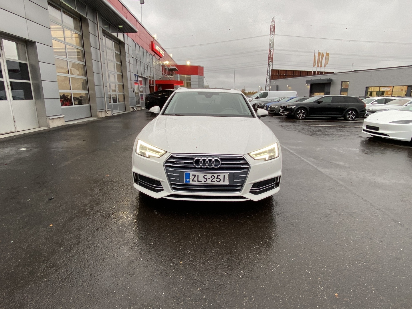 Audi - A4 - Avant Business Sport Comfort S line Edition 2,0 TDI 140 kW quattro S tronic - Farmari