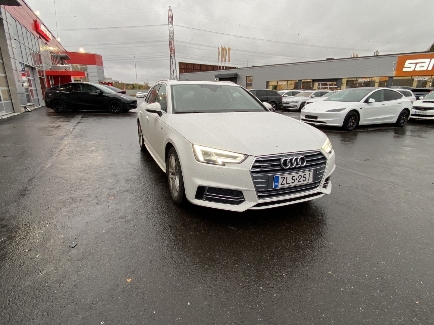 Audi - A4 - Avant Business Sport Comfort S line Edition 2,0 TDI 140 kW quattro S tronic - Farmari