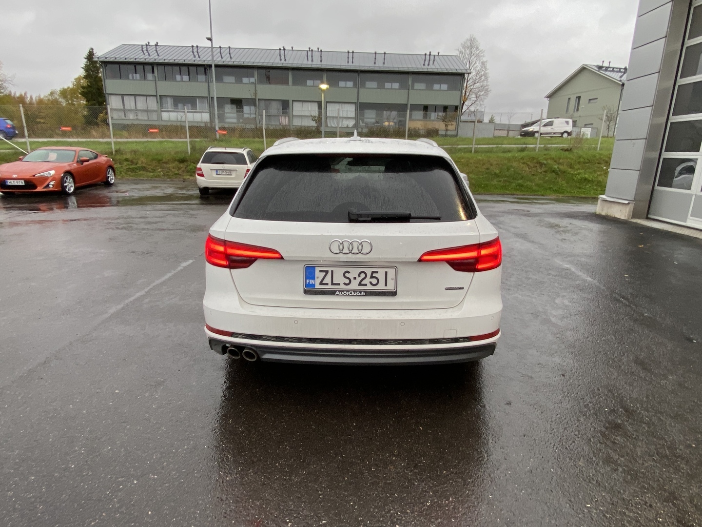 Audi - A4 - Avant Business Sport Comfort S line Edition 2,0 TDI 140 kW quattro S tronic - Farmari