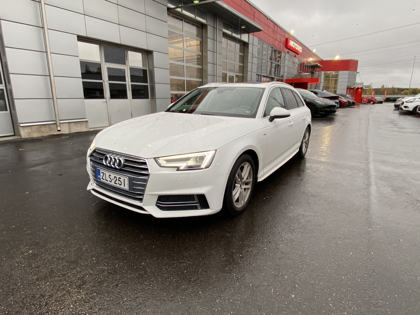 Audi - A4 - Avant Business Sport Comfort S line Edition 2,0 TDI 140 kW quattro S tronic - Farmari