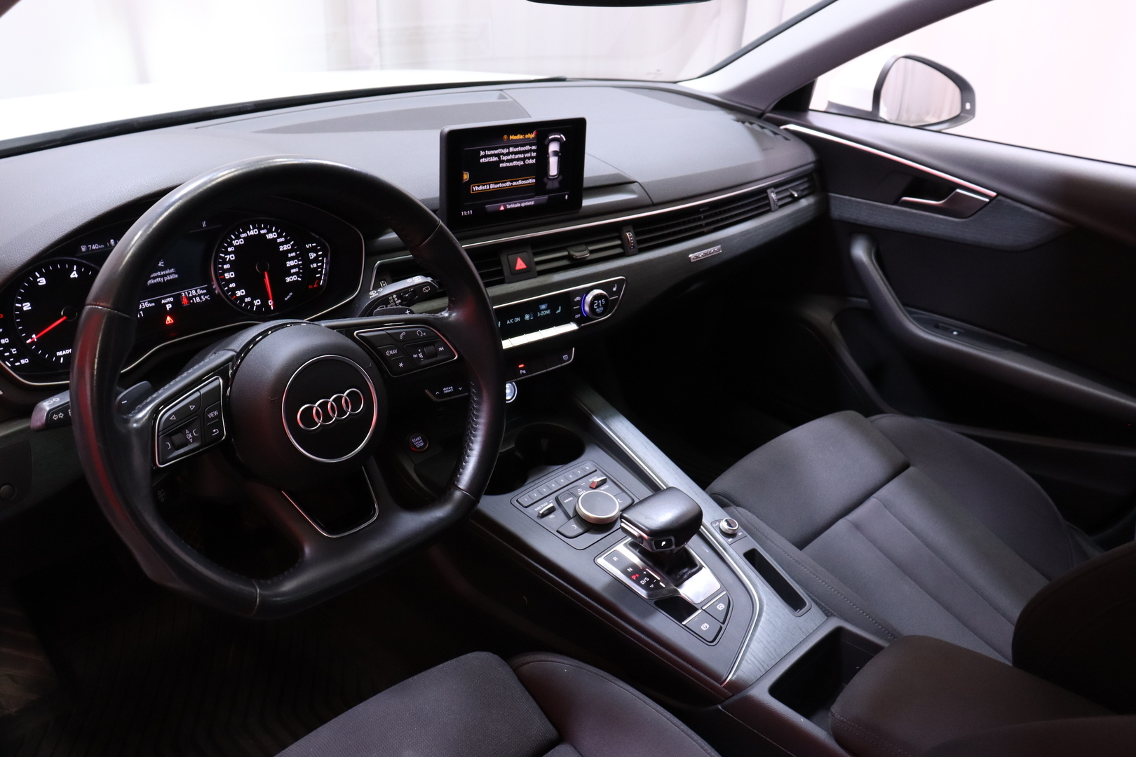 Audi - A4 - Avant Business Sport Comfort S line Edition 2,0 TDI 140 kW quattro S tronic - Farmari
