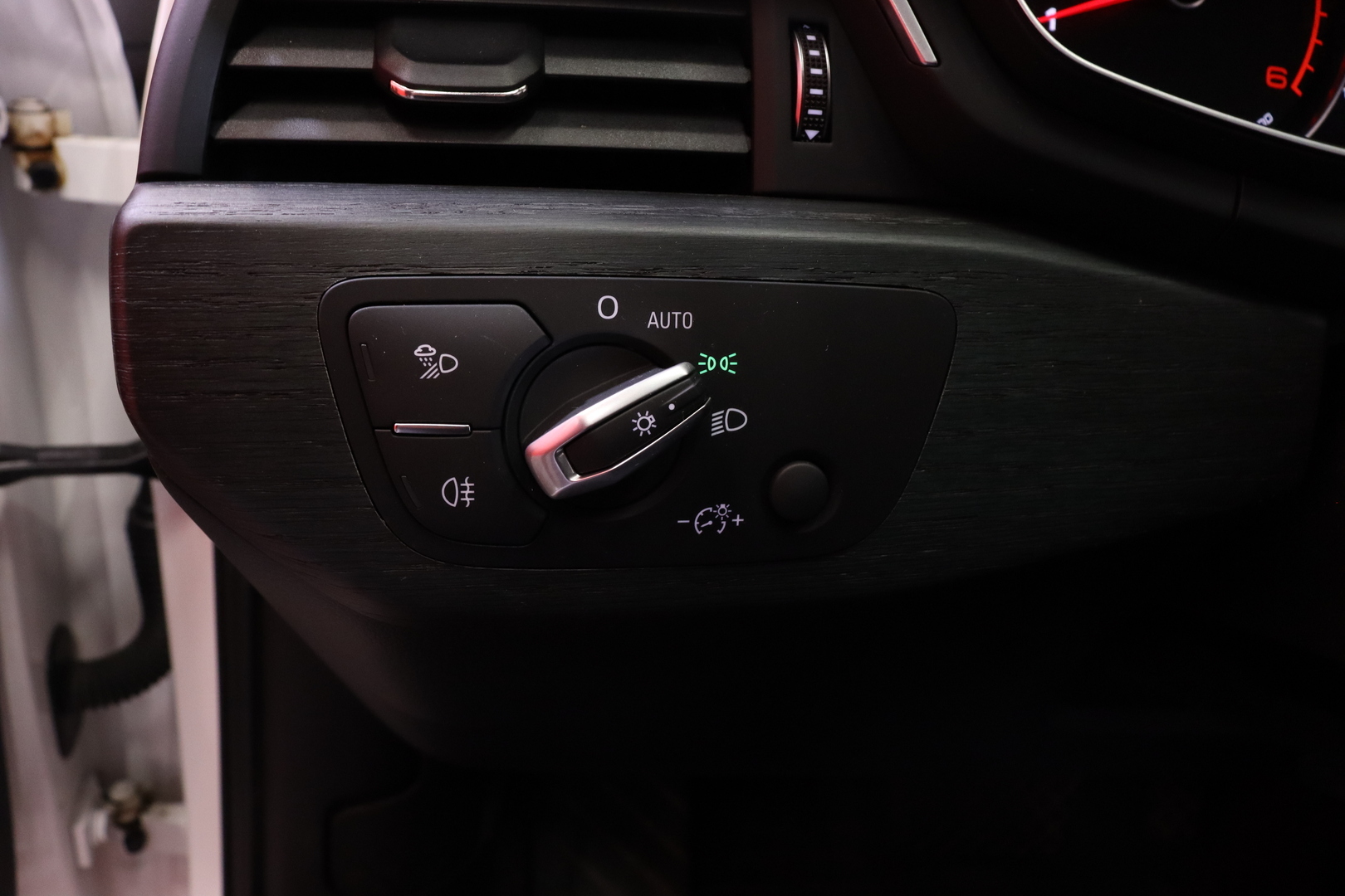 Audi - A4 - Avant Business Sport Comfort S line Edition 2,0 TDI 140 kW quattro S tronic - Farmari