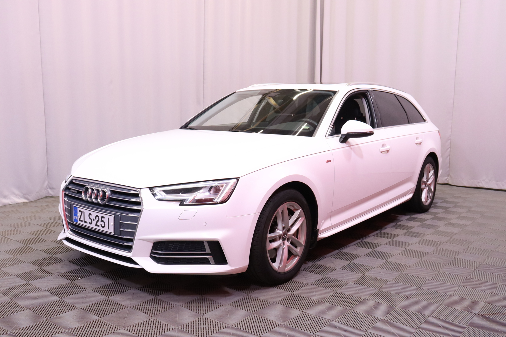 Audi - A4 - Avant Business Sport Comfort S line Edition 2,0 TDI 140 kW quattro S tronic - Farmari