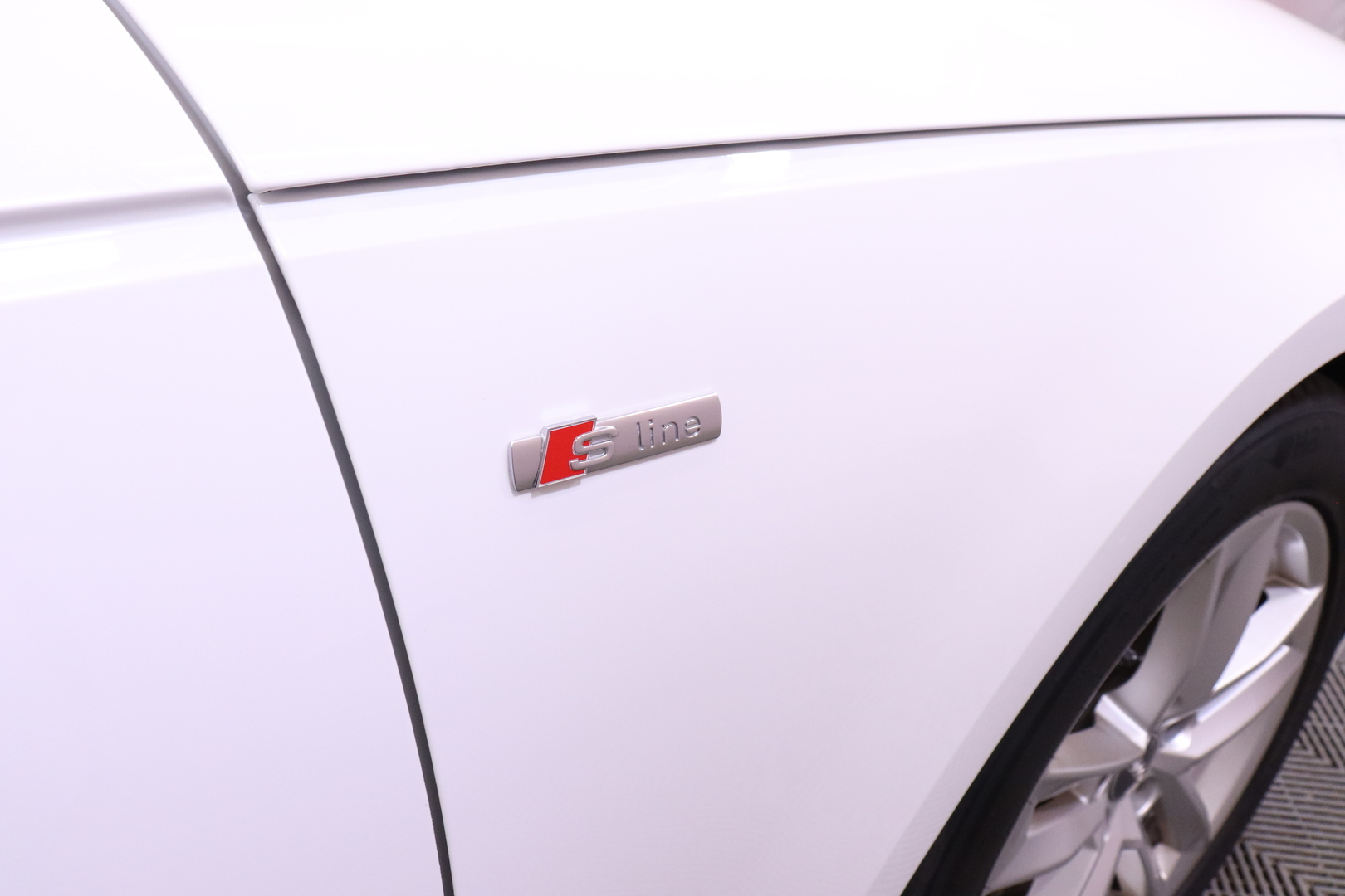Audi - A4 - Avant Business Sport Comfort S line Edition 2,0 TDI 140 kW quattro S tronic - Farmari
