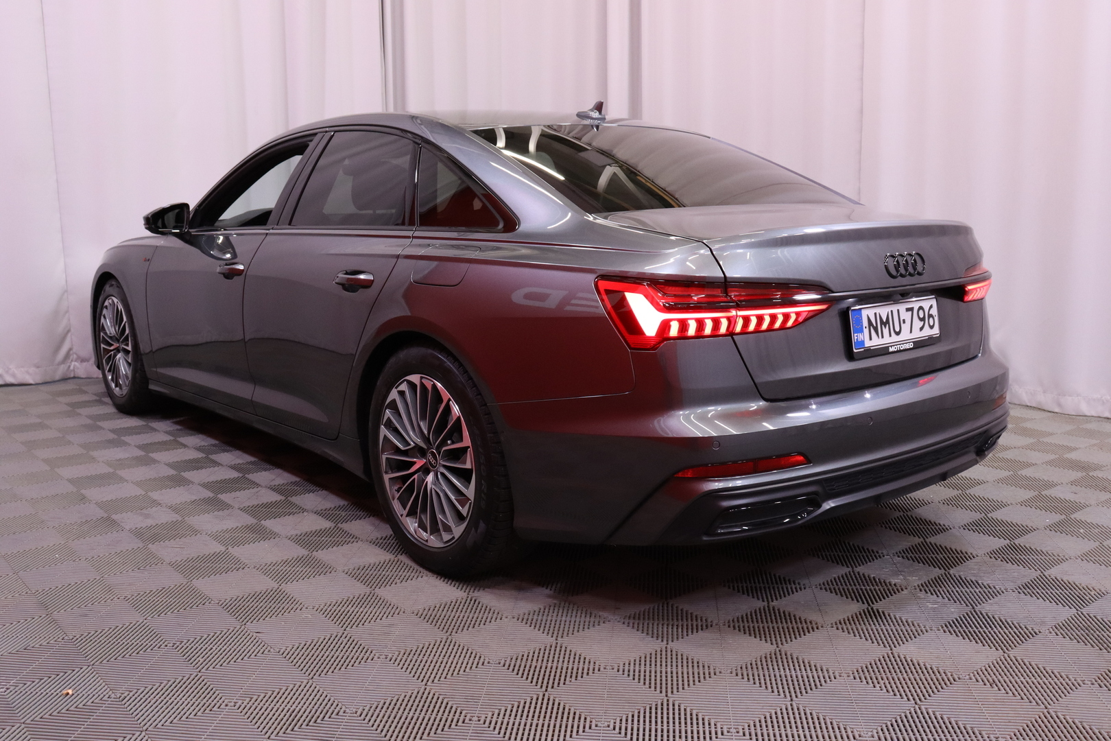 Audi - A6 - Sedan Business Sport 55 TFSI e quattro S tronic S-line - Sedan