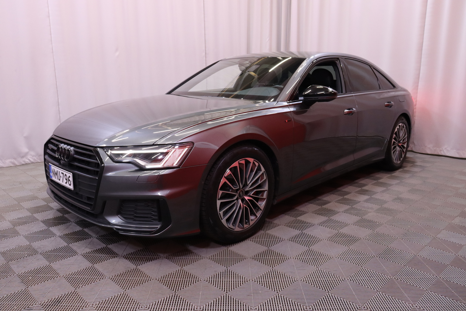 Audi - A6 - Sedan Business Sport 55 TFSI e quattro S tronic S-line - Sedan