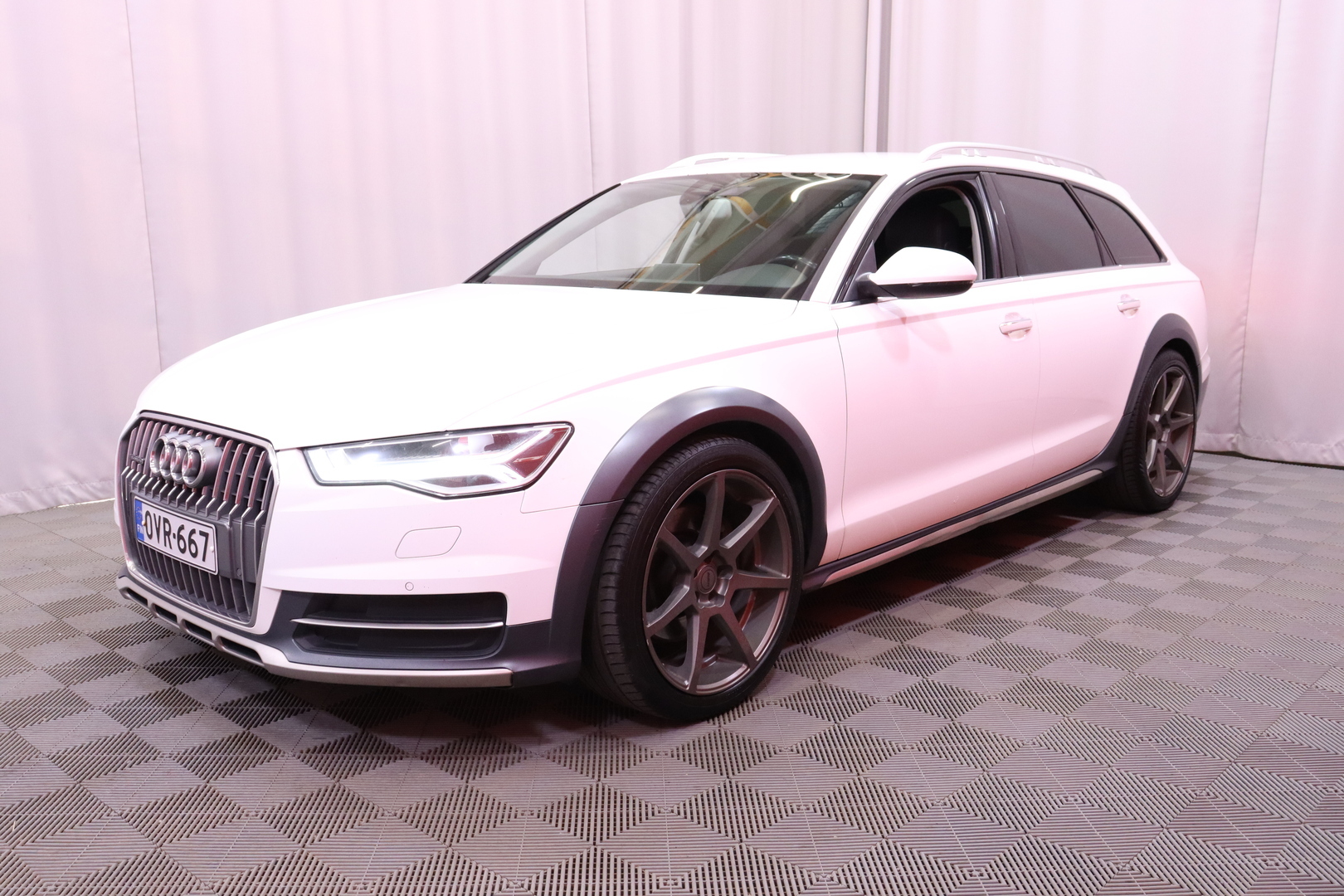 Audi - A6 allroad quattro - Land of quattro 3,0 V6 TDI 140 kW quattro S tronic - Farmari