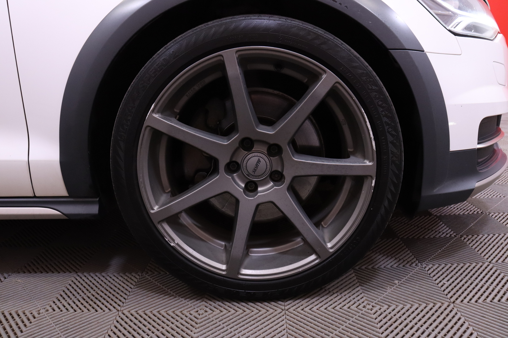 Audi - A6 allroad quattro - Land of quattro 3,0 V6 TDI 140 kW quattro S tronic - Farmari