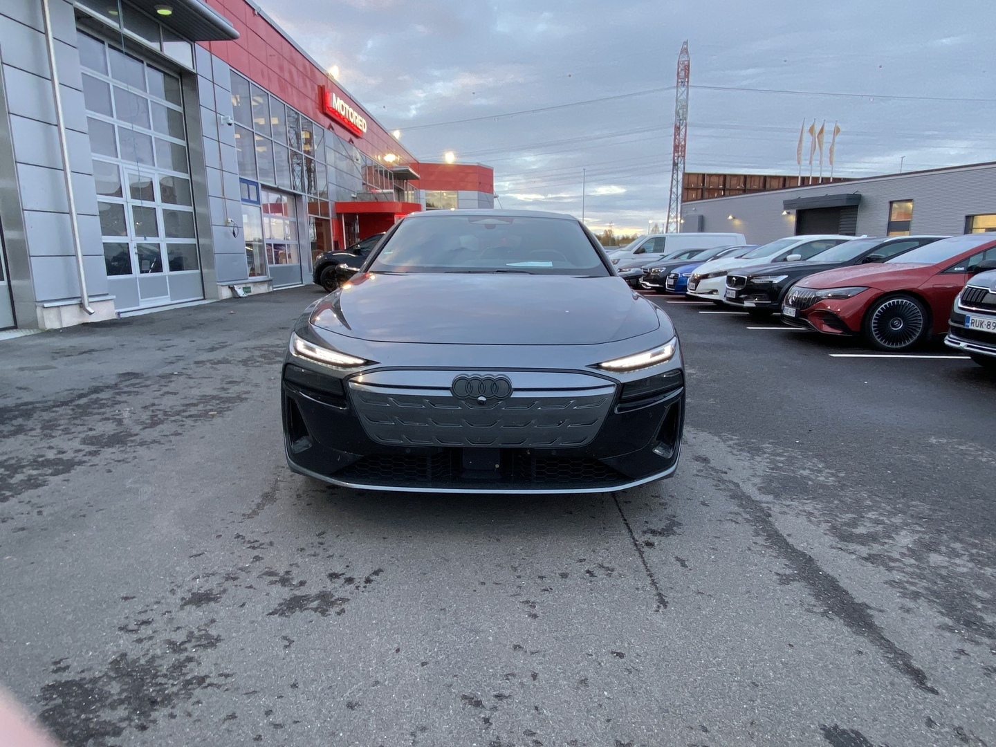 Audi - A6 e-tron - Avant quattro S Line - Maastoauto