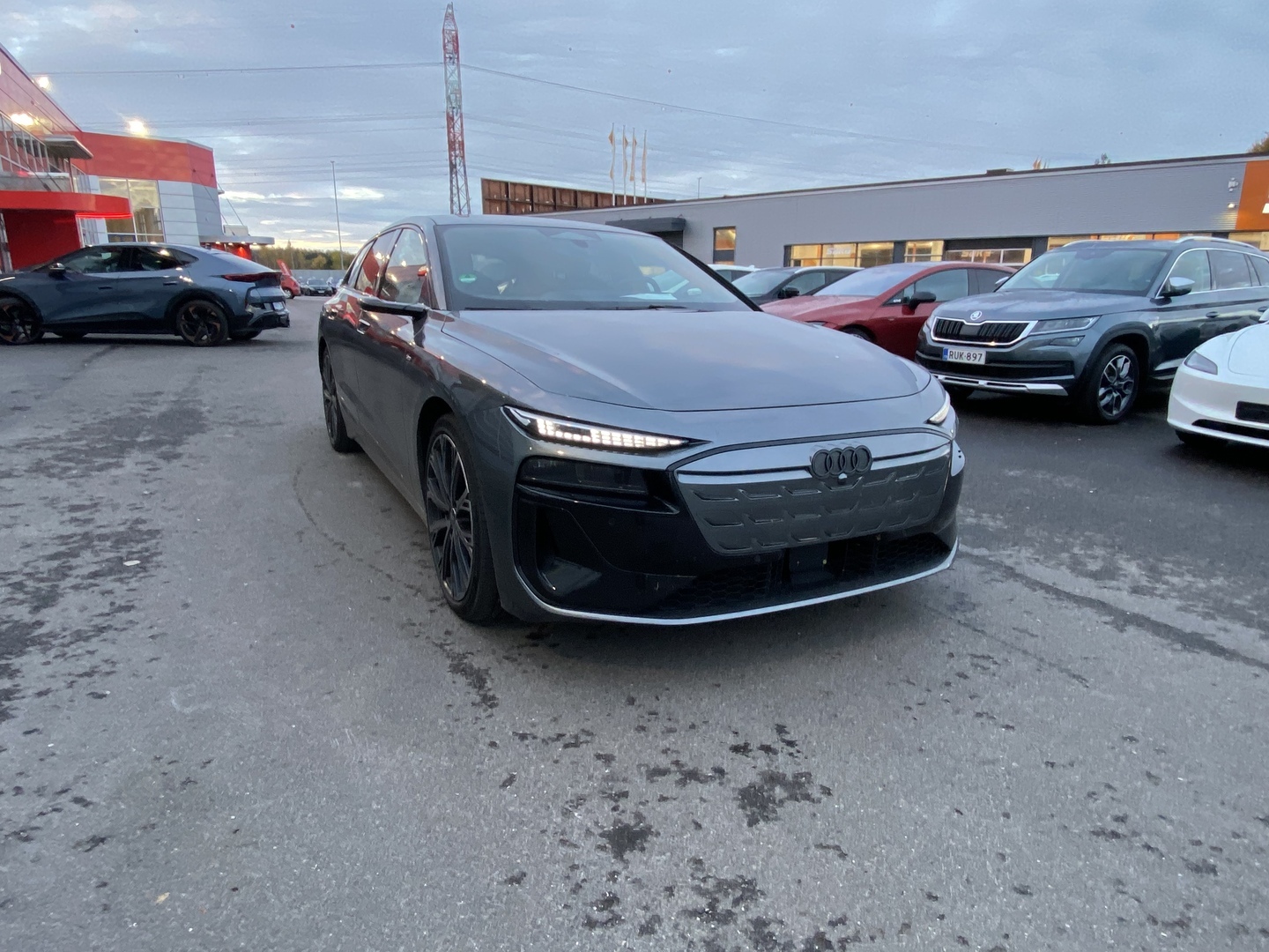 Audi - A6 e-tron - Avant quattro S Line - Maastoauto