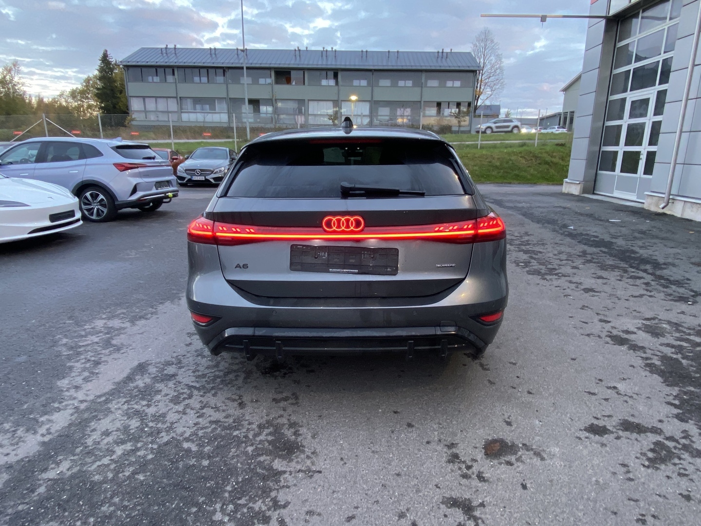 Audi - A6 e-tron - Avant quattro S Line - Maastoauto