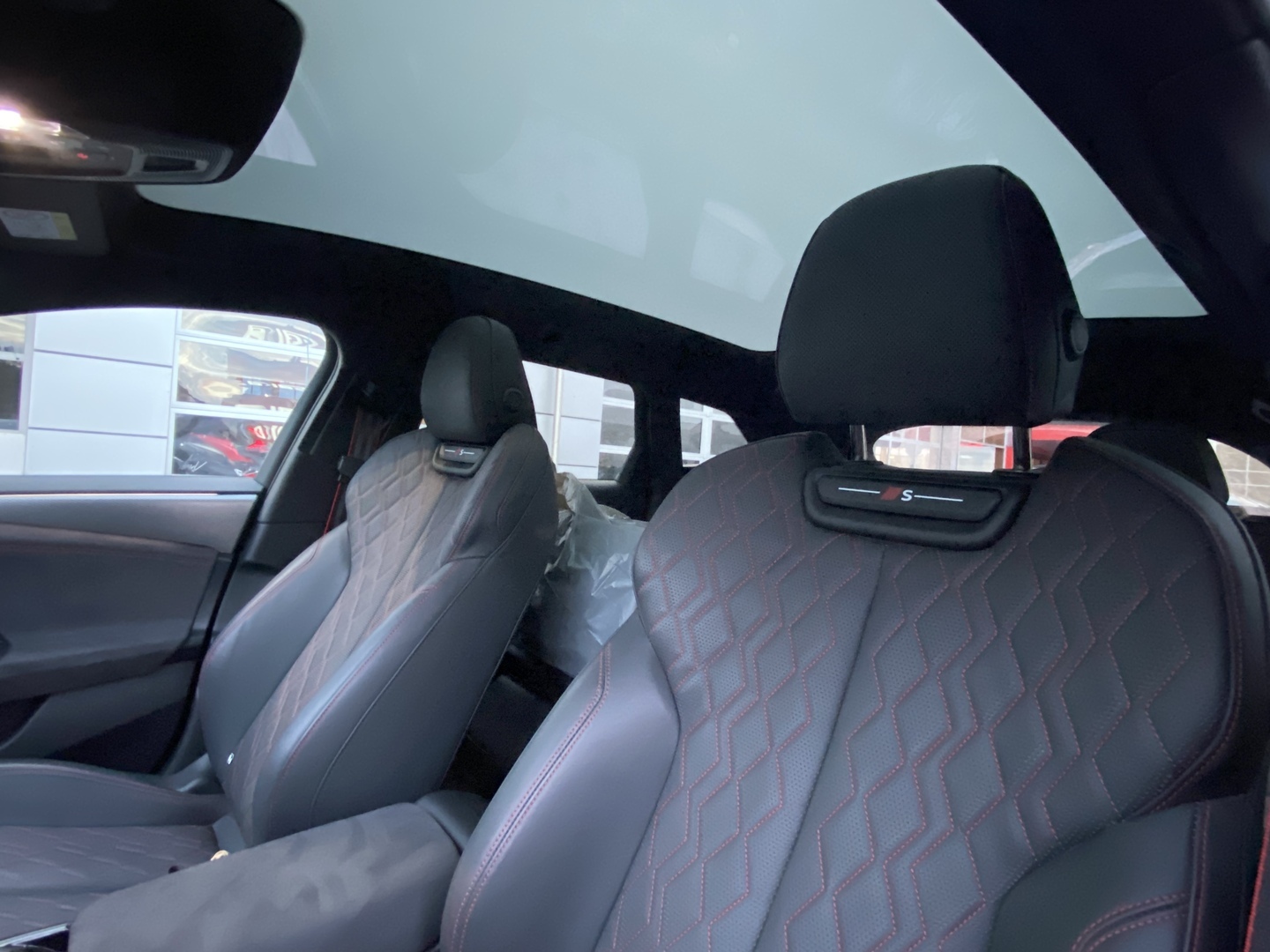 Audi - A6 e-tron - Avant quattro S Line - Maastoauto