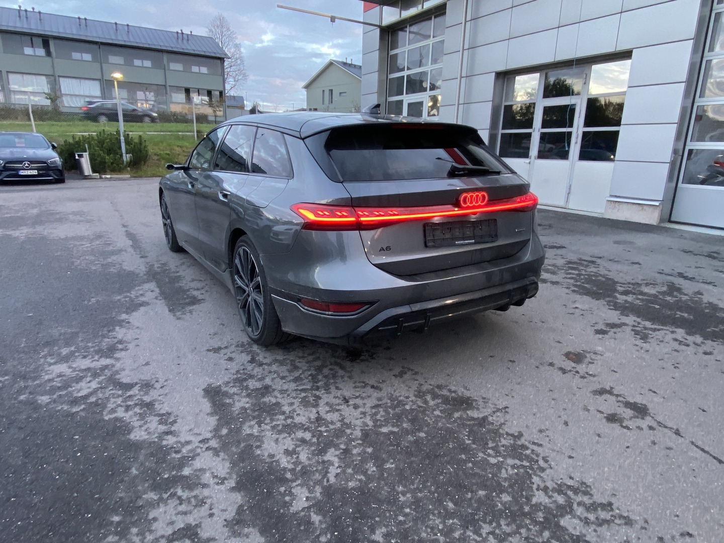 Audi - A6 e-tron - Avant quattro S Line - Maastoauto