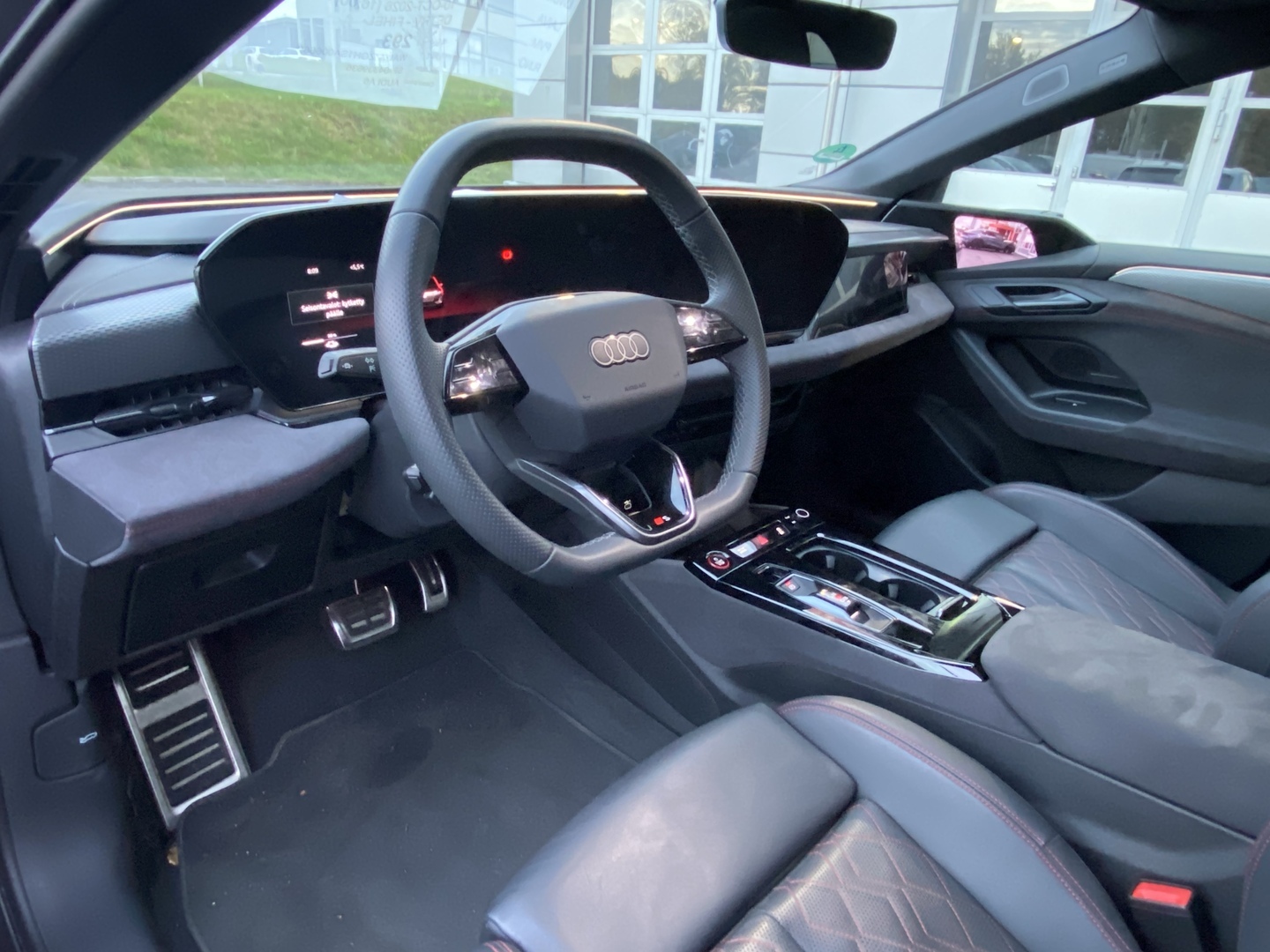 Audi - A6 e-tron - Avant quattro S Line - Maastoauto