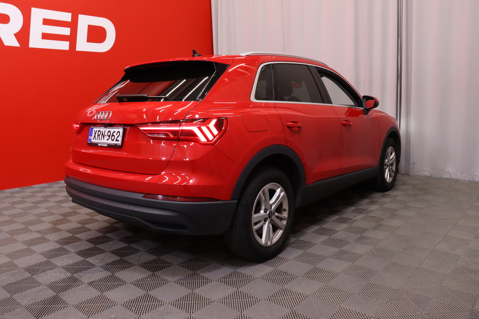 Audi - Q3 - Business 45 TFSI e 180 kW S tronic - Maastoauto