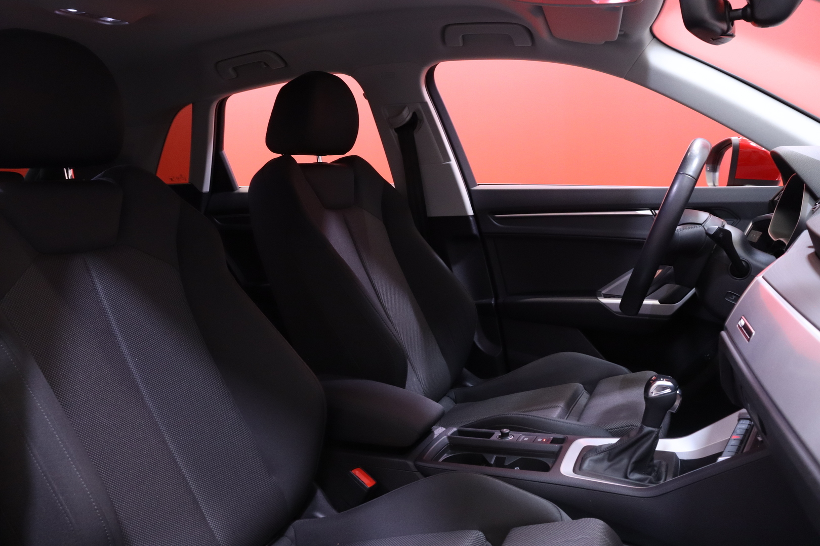 Audi - Q3 - Business 45 TFSI e 180 kW S tronic - Maastoauto