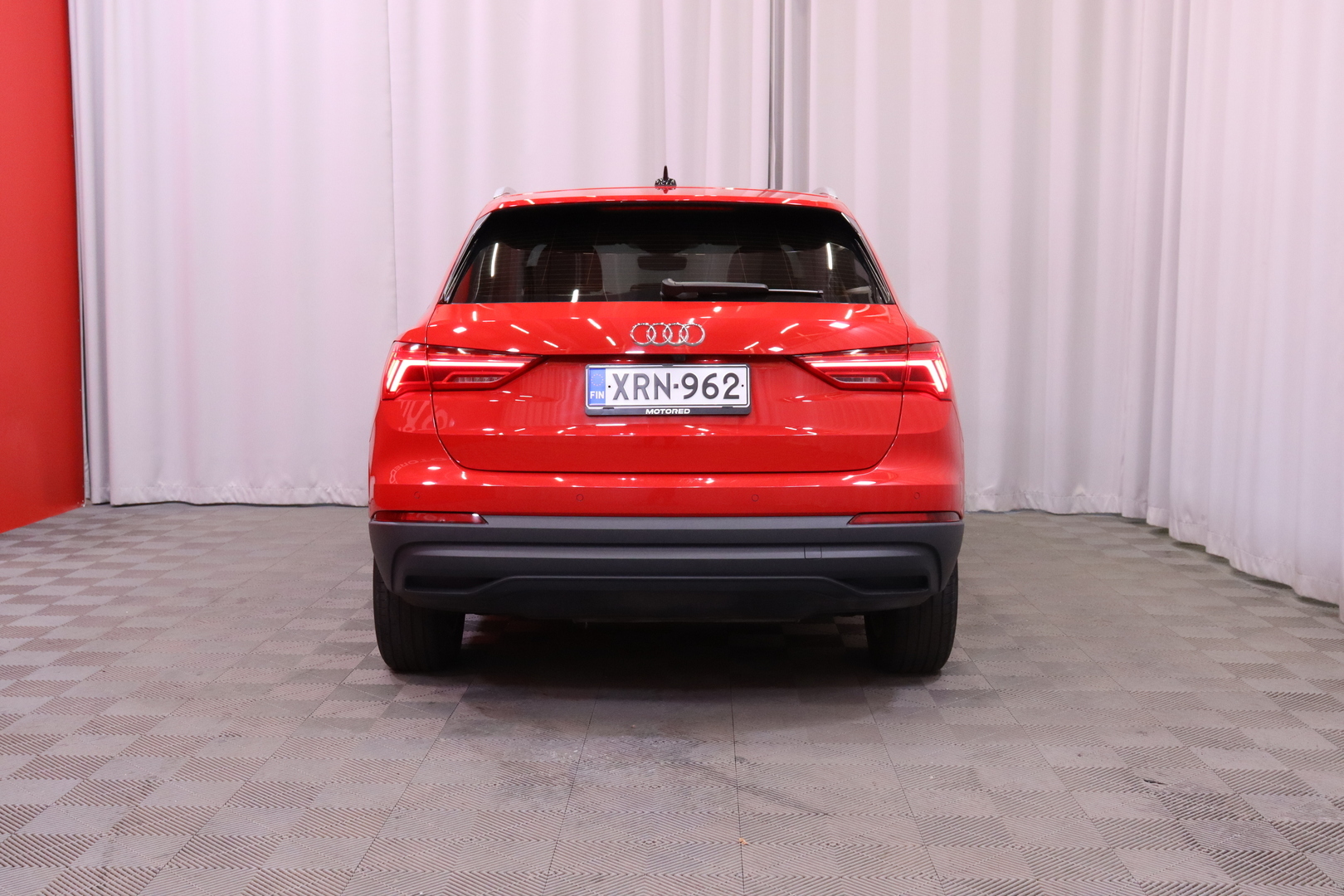 Audi - Q3 - Business 45 TFSI e 180 kW S tronic - Maastoauto