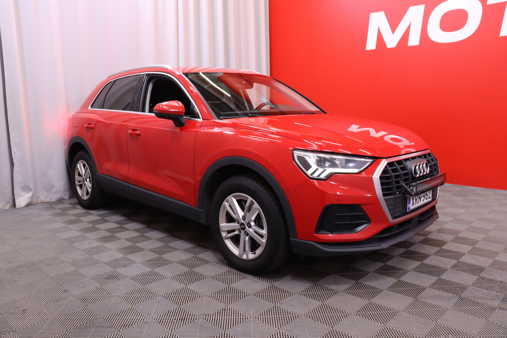 Audi - Q3 - Business 45 TFSI e 180 kW S tronic - Maastoauto