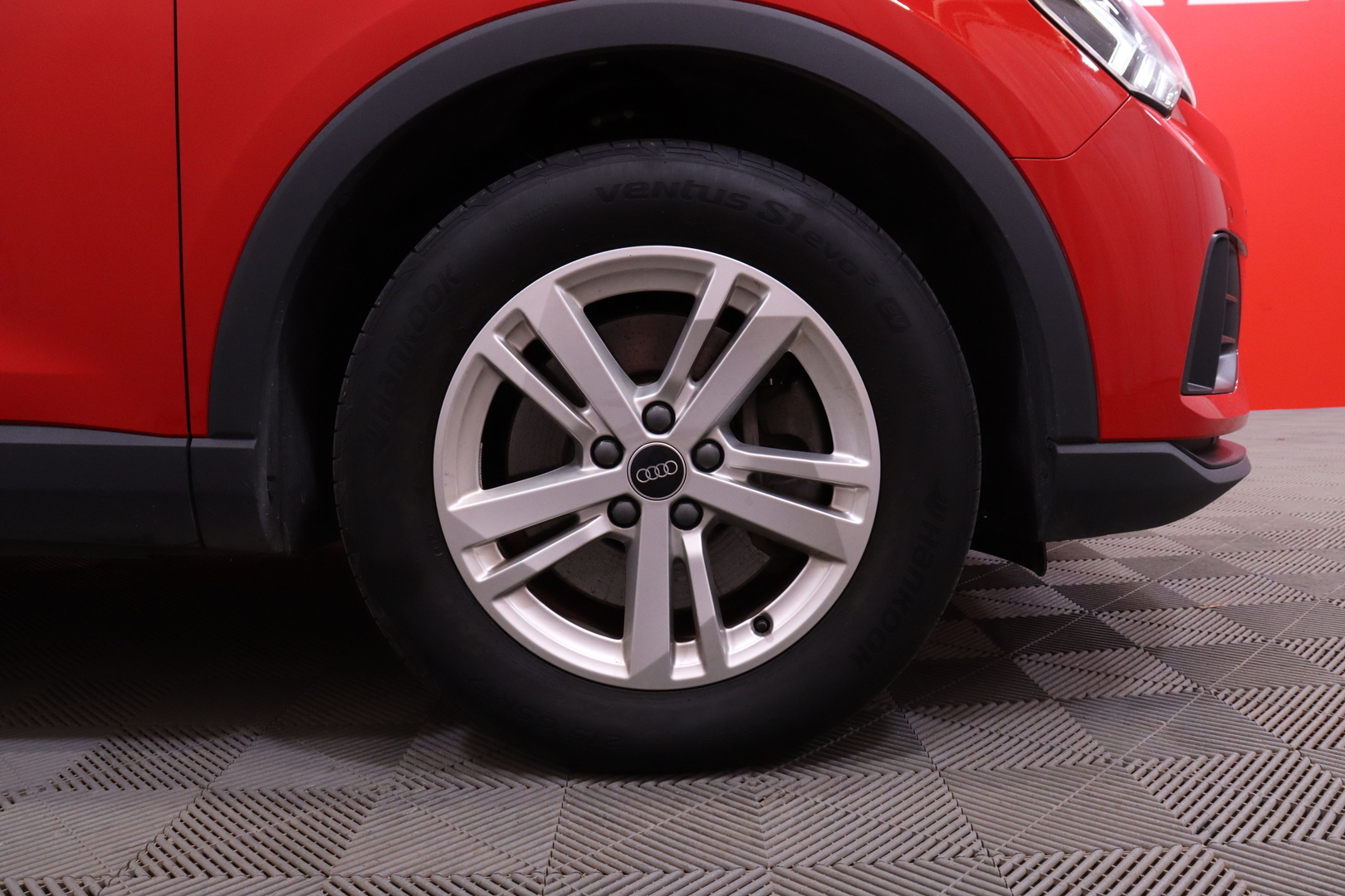 Audi - Q3 - Business 45 TFSI e 180 kW S tronic - Maastoauto