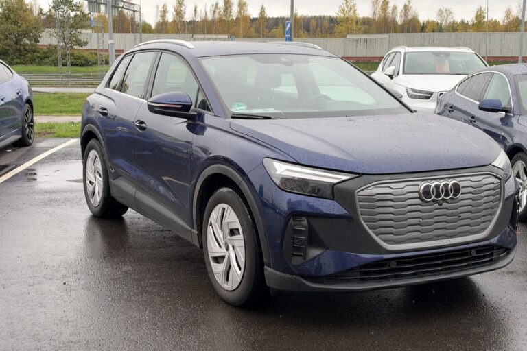 AUDI Q4 e-tron