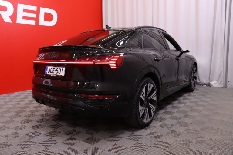AUDI Q8 e-tron