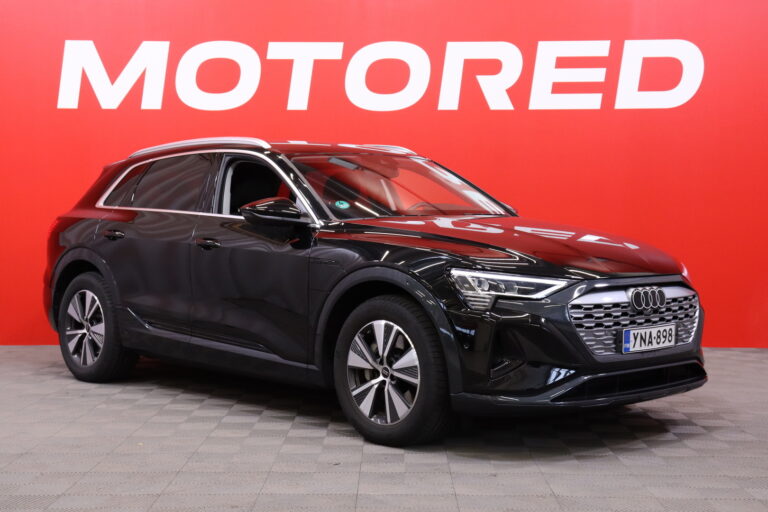 Audi - Q8 e-tron - SUV 50 Land of quattro - Maastoauto