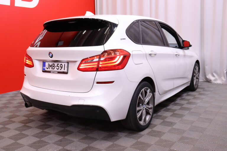 BMW 225