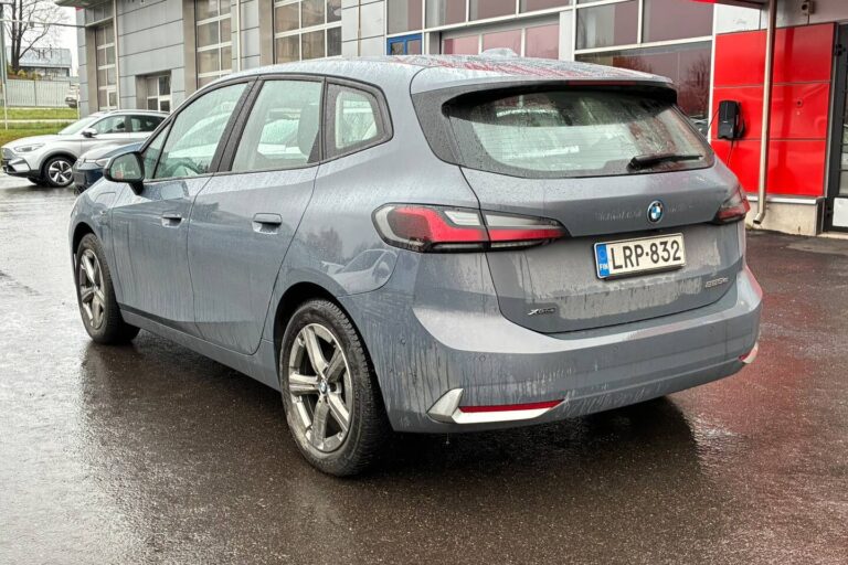 BMW 225