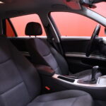 BMW - 318 - E91 Touring 318d A Business - Farmari