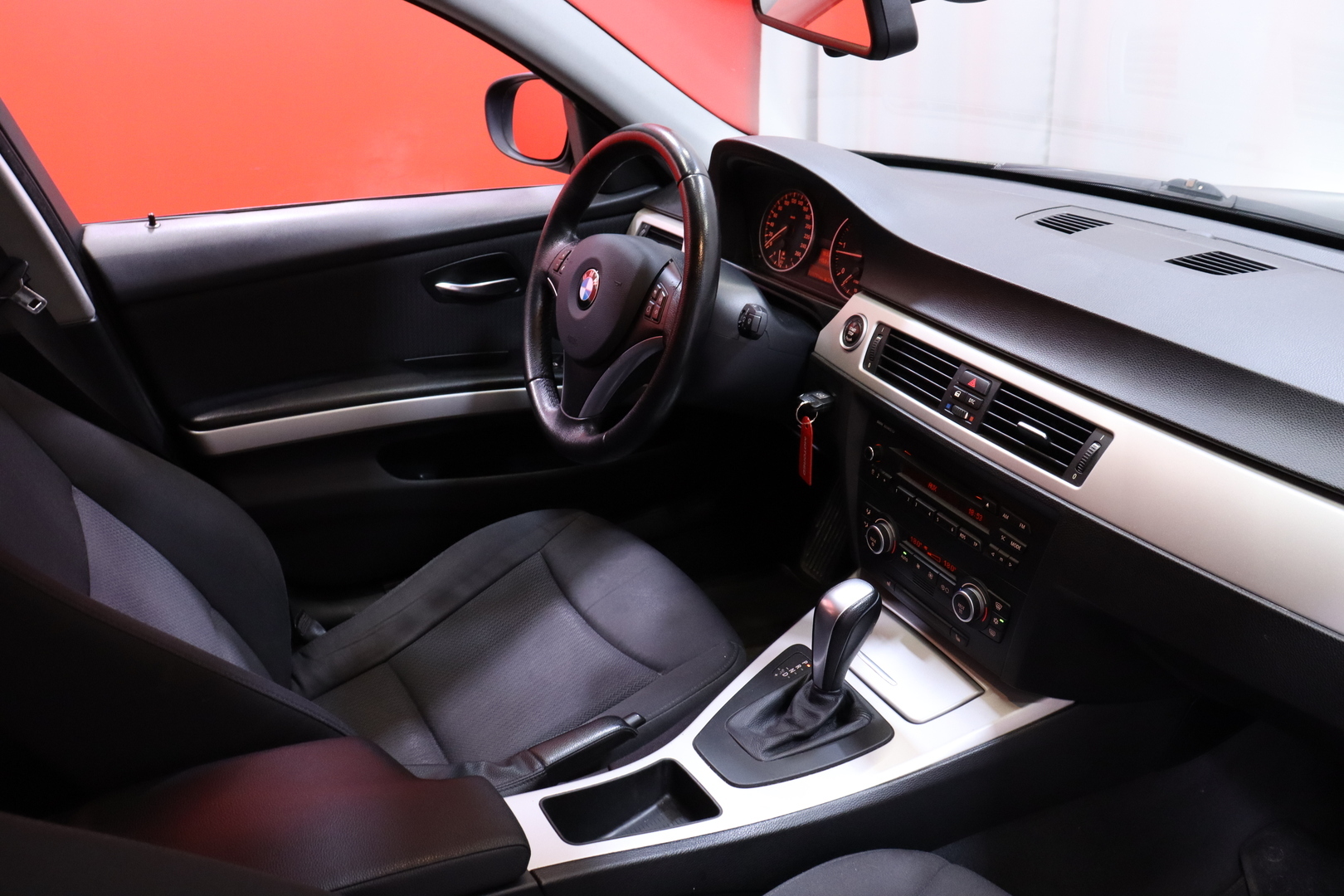 BMW - 318 - E91 Touring 318d A Business - Farmari