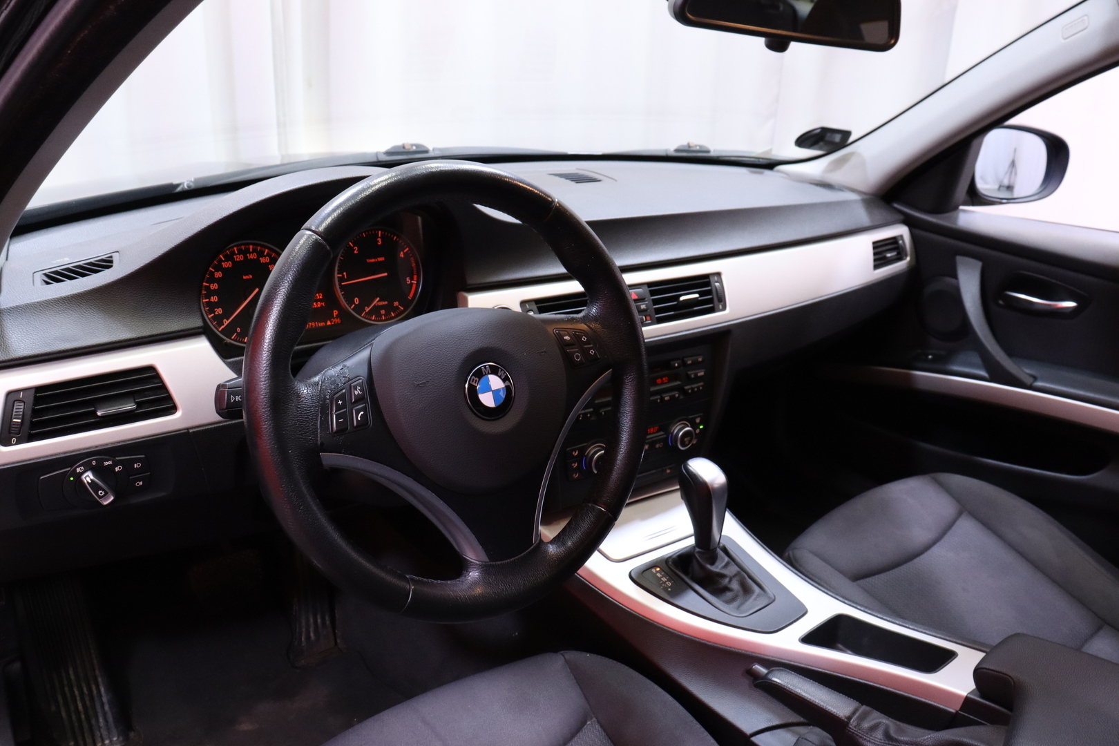 BMW - 318 - E91 Touring 318d A Business - Farmari