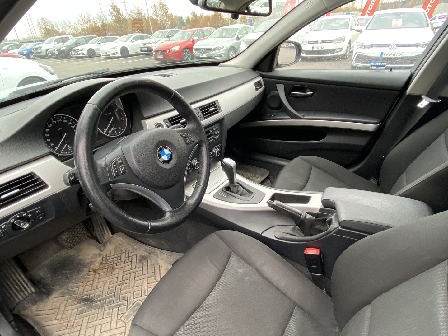 BMW - 318 - E90 Sedan 318d A Business Comfort - Sedan