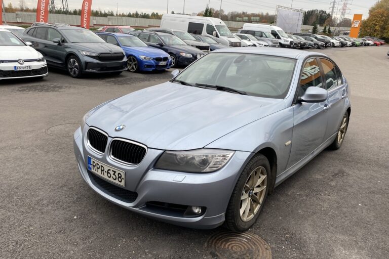 BMW - 318 - E90 Sedan 318d A Business Comfort - Sedan