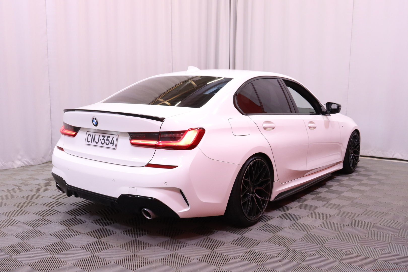 BMW - 320 - G20 Sedan 320d A xDrive Launch Edition M Sport - Sedan