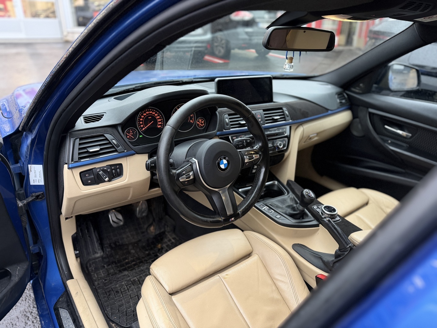 BMW - 320 - 320d xDRIVE Farmari (AC) 4ov 1995cm3 A - Farmari