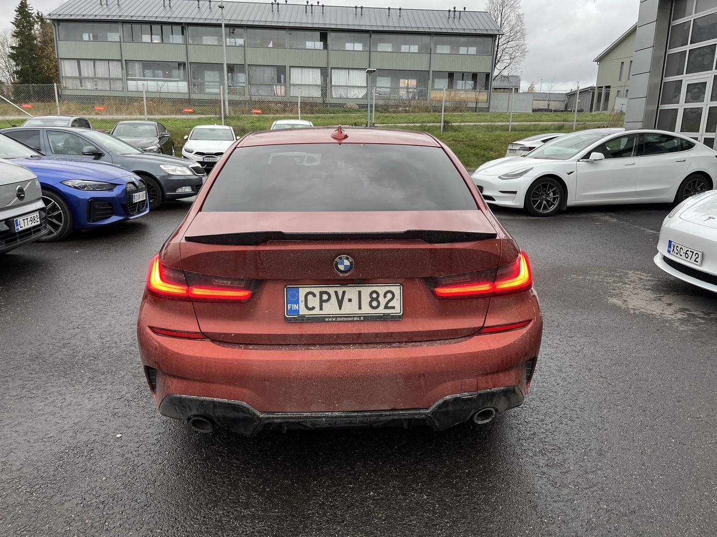BMW - 330 - G20 Sedan 330e A Charged Edition M Sport - Sedan