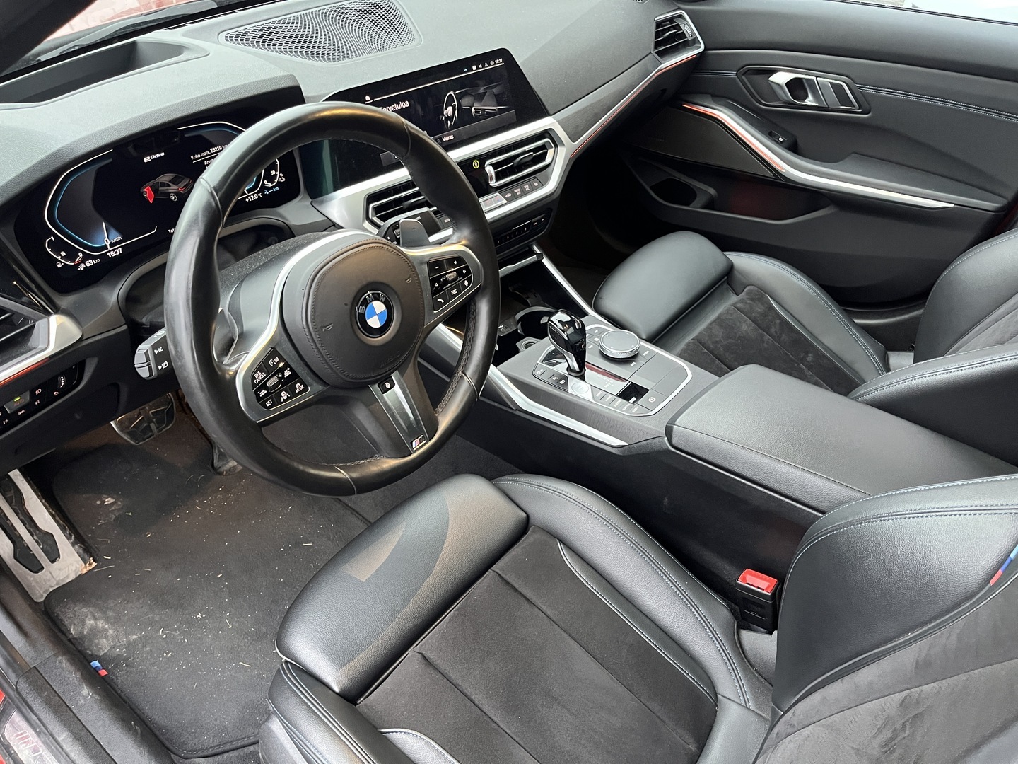 BMW - 330 - G20 Sedan 330e A Charged Edition M Sport - Sedan