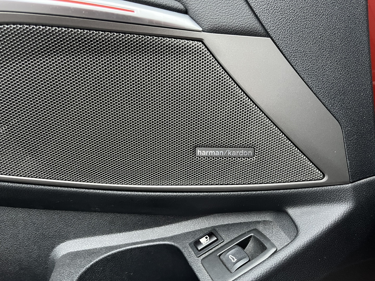 BMW - 330 - G20 Sedan 330e A Charged Edition M Sport - Sedan