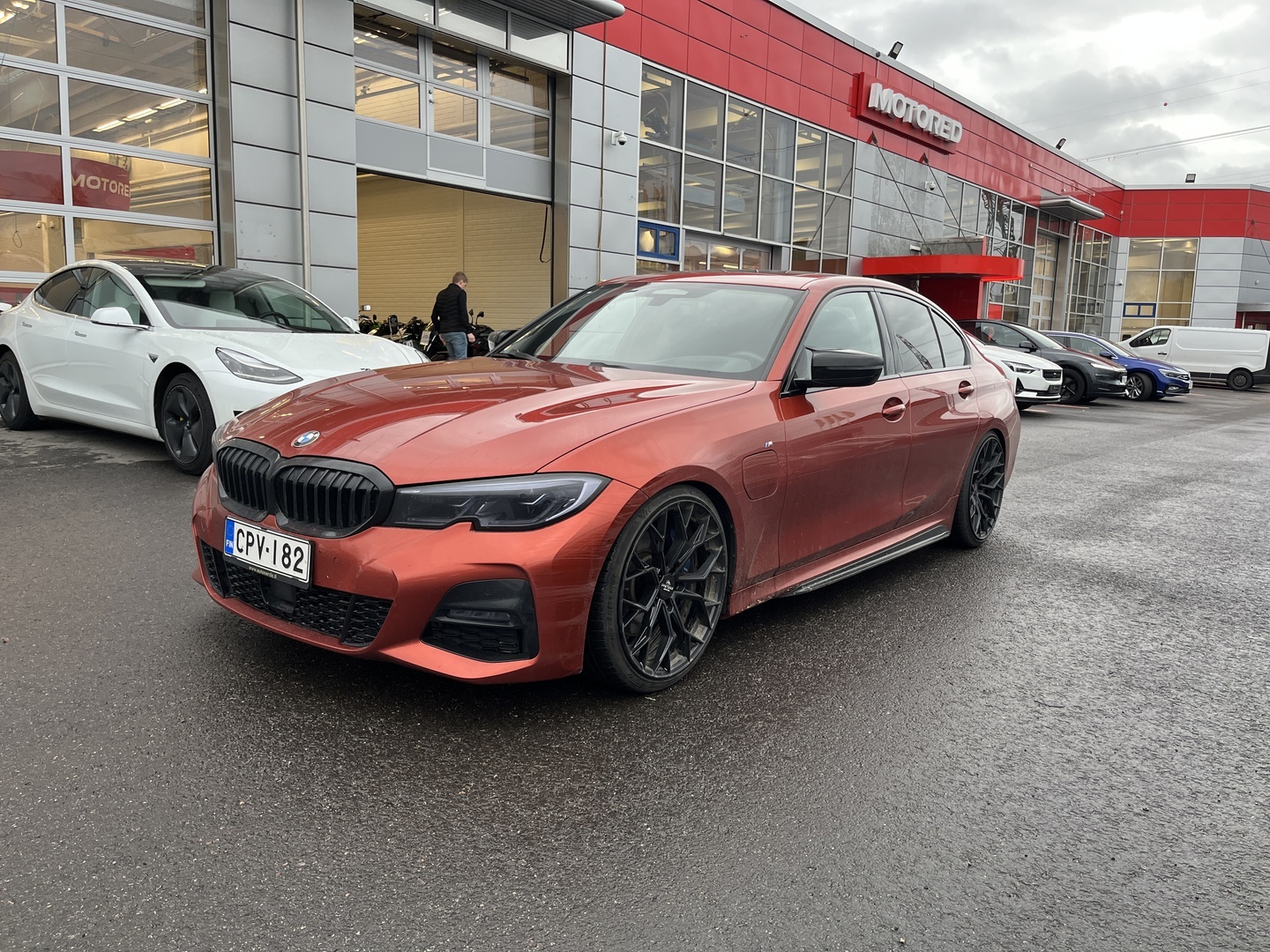 BMW - 330 - G20 Sedan 330e A Charged Edition M Sport - Sedan