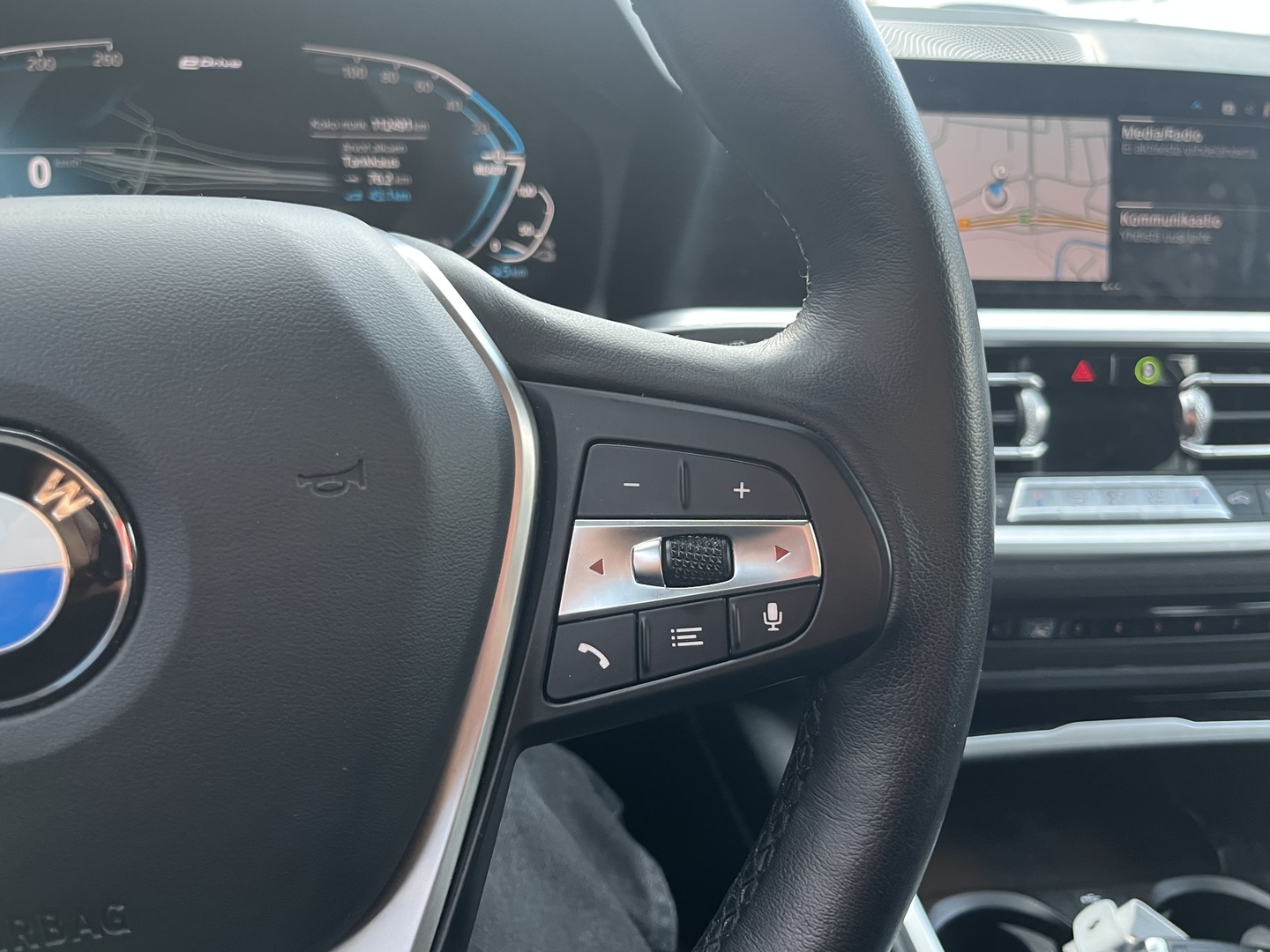 BMW - 330 - G20 Sedan 330e iPerformance Launch Edition Sport - Sedan