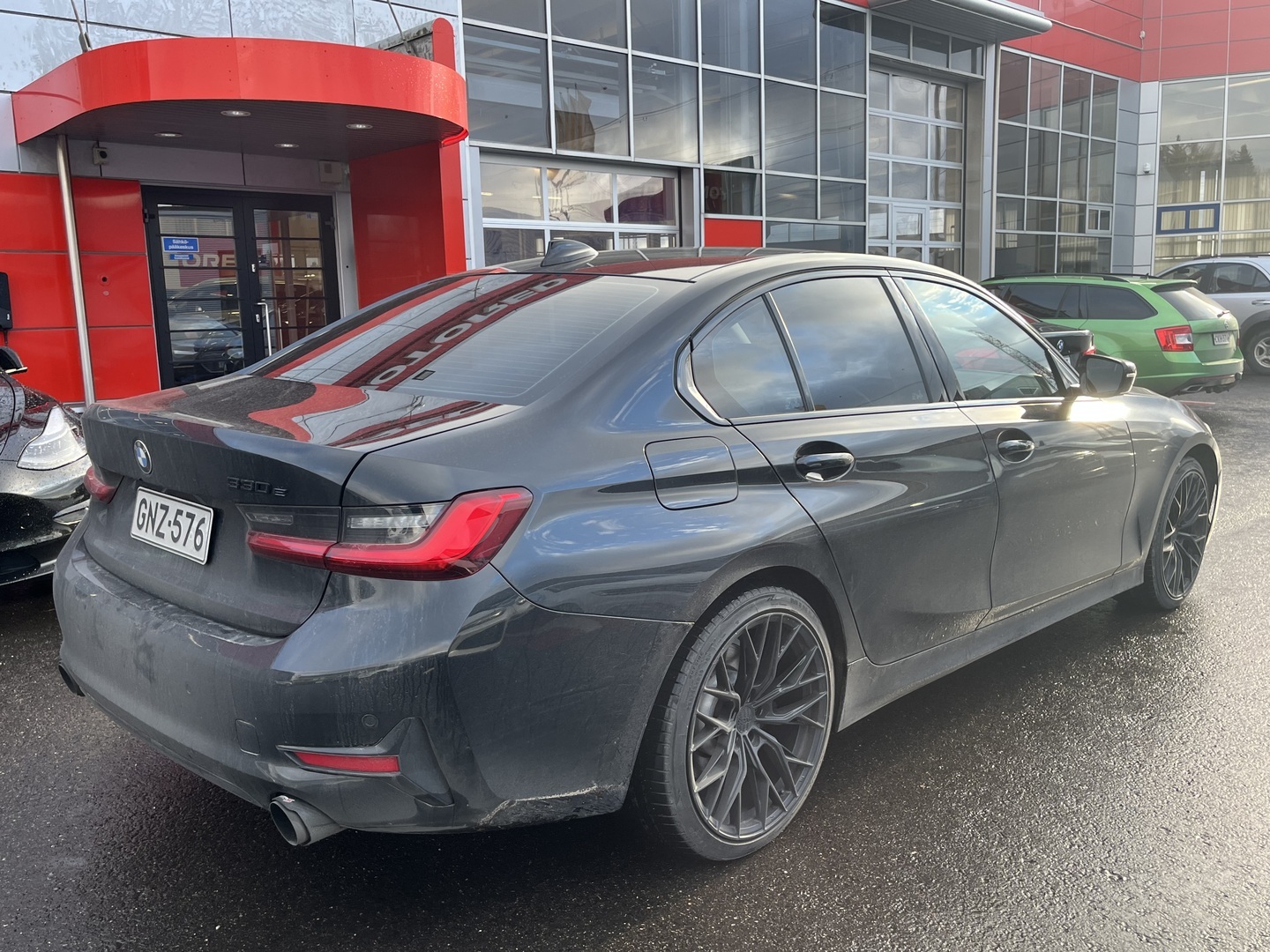 BMW - 330 - G20 Sedan 330e iPerformance Launch Edition Sport - Sedan