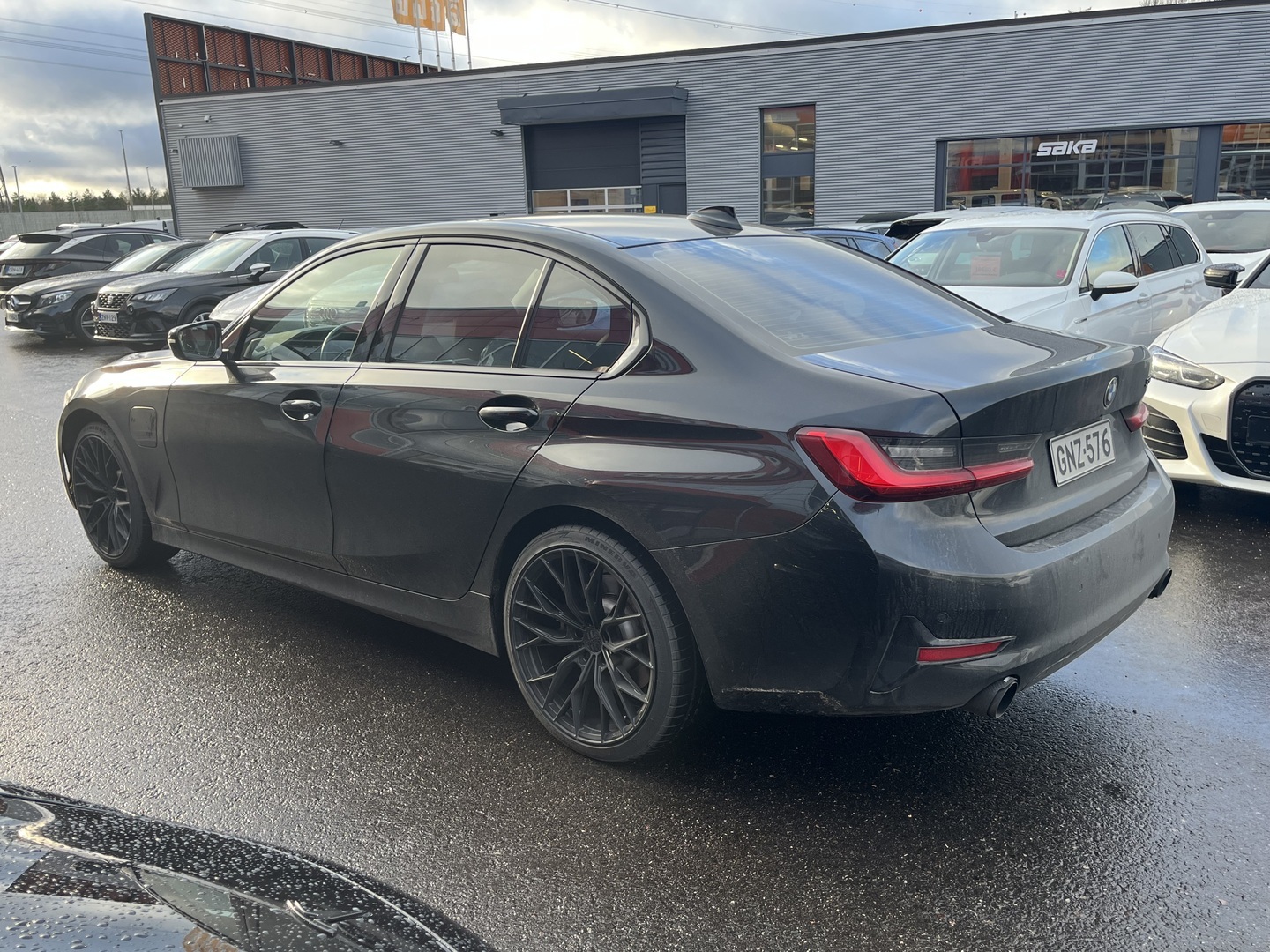 BMW - 330 - G20 Sedan 330e iPerformance Launch Edition Sport - Sedan