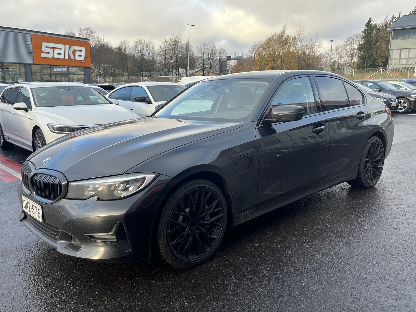 BMW - 330 - G20 Sedan 330e iPerformance Launch Edition Sport - Sedan