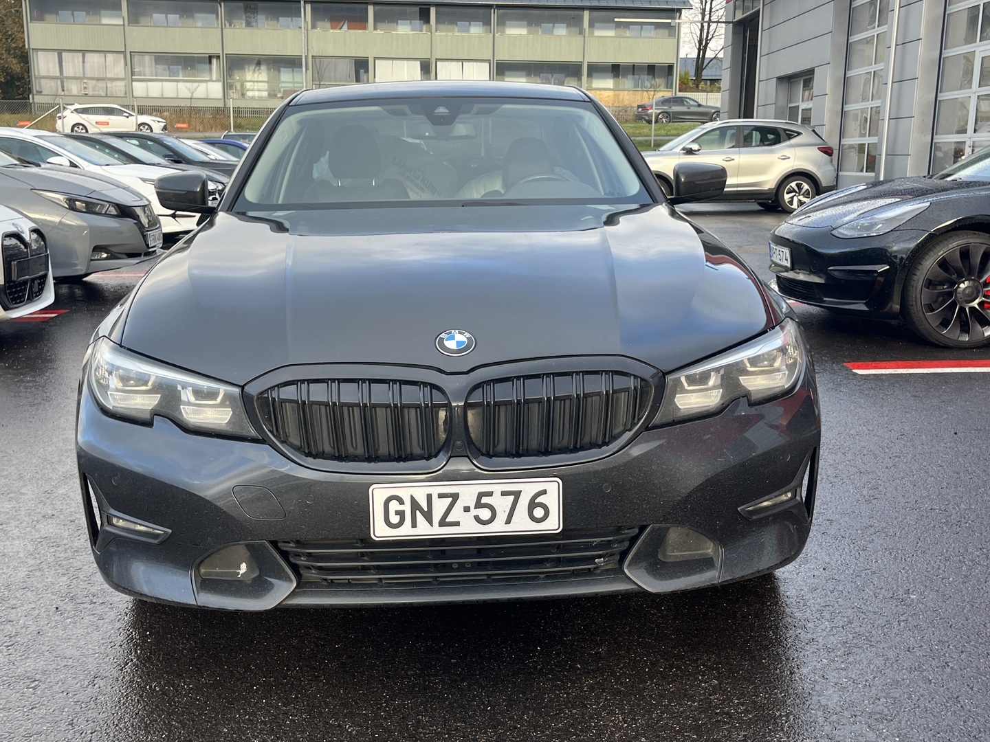 BMW - 330 - G20 Sedan 330e iPerformance Launch Edition Sport - Sedan