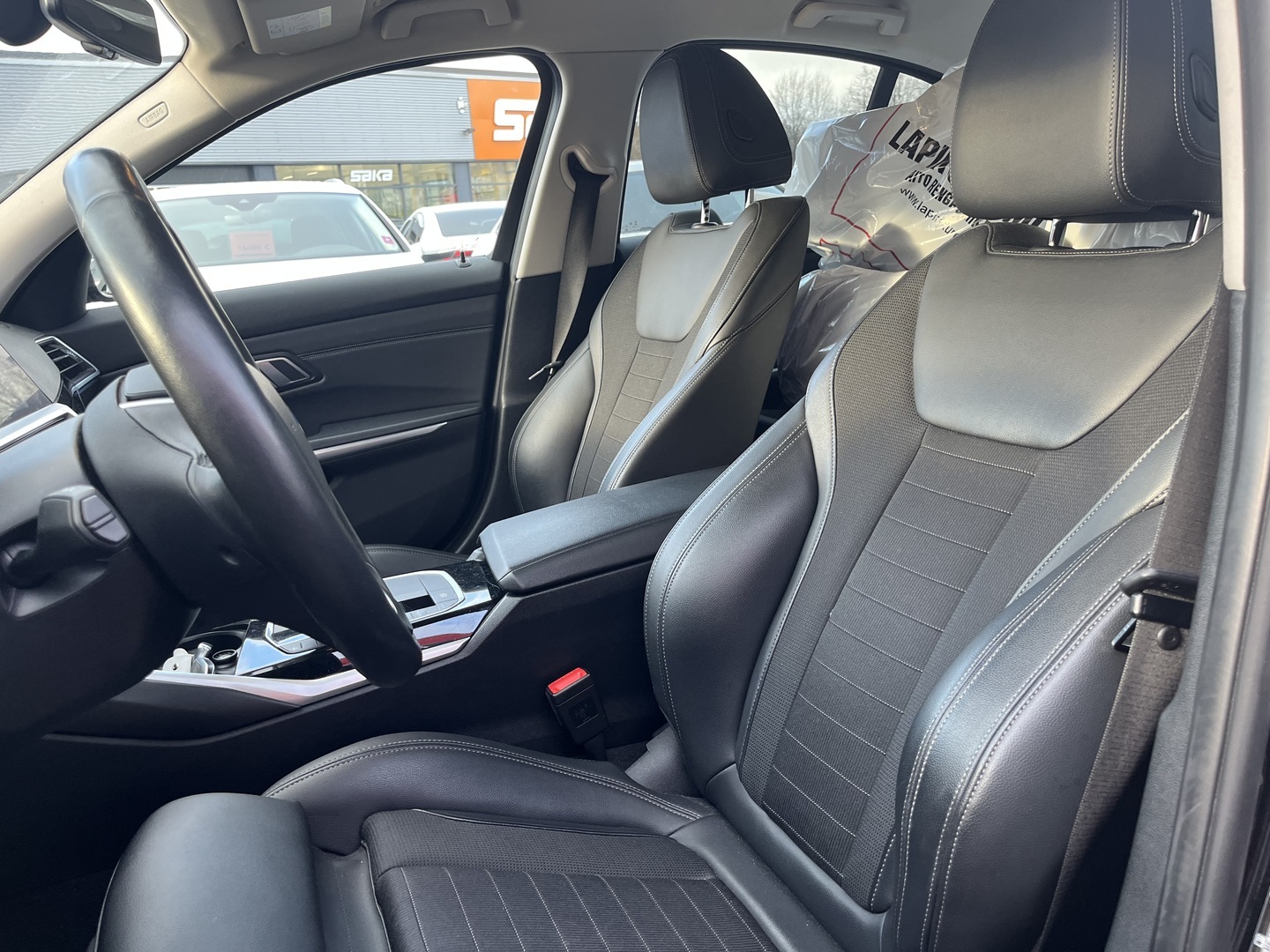 BMW - 330 - G20 Sedan 330e iPerformance Launch Edition Sport - Sedan