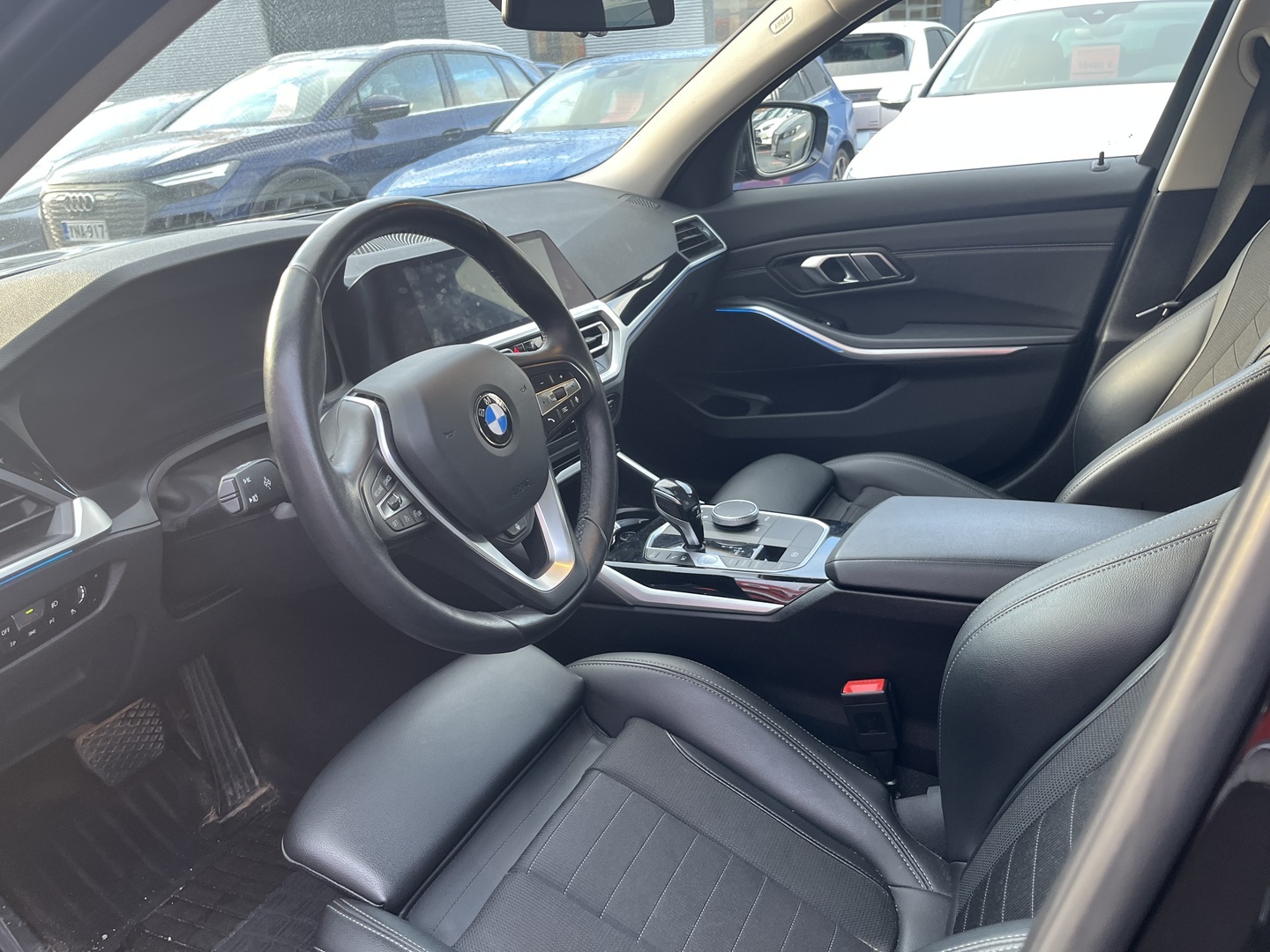 BMW - 330 - G20 Sedan 330e iPerformance Launch Edition Sport - Sedan