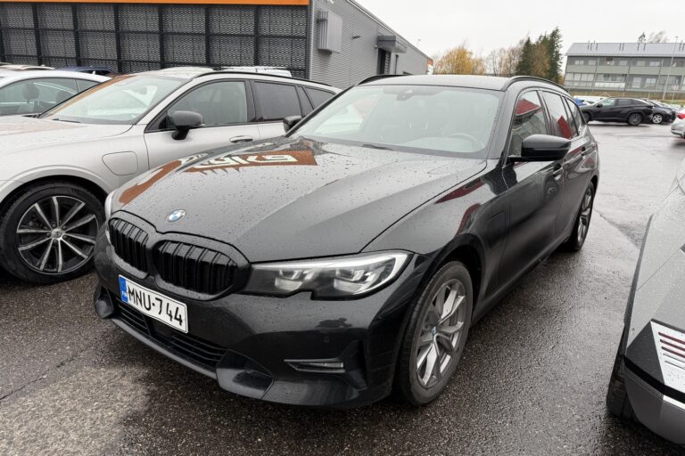 BMW 330