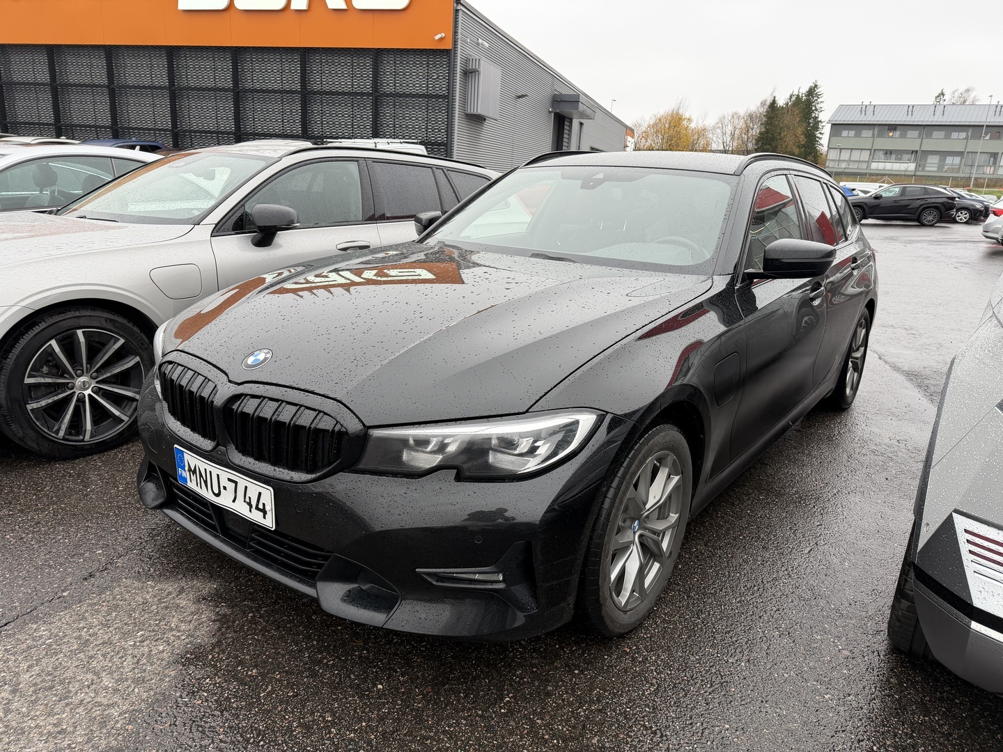 BMW - 330 - G21 Touring 330e xDrive A Charged Edition Sport - Farmari